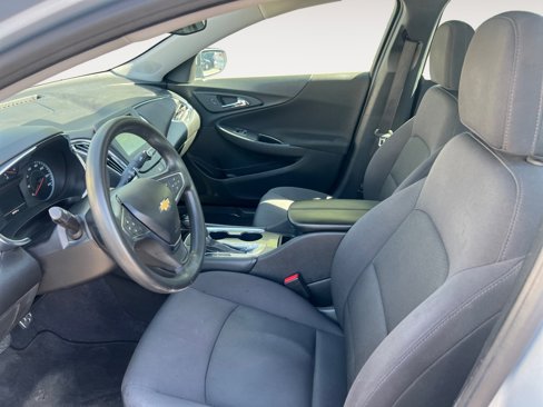 Used 2017 Chevrolet Malibu LT image 9