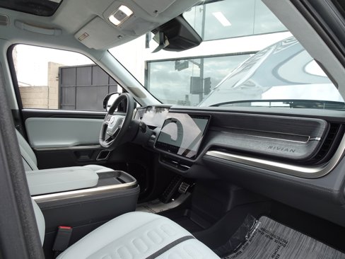 Used 2023 Rivian R1S Adventure image 28
