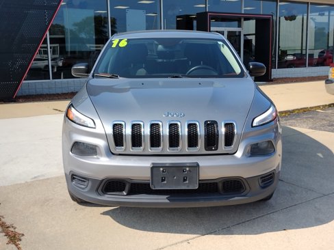 Used 2016 Jeep Cherokee Sport image 12