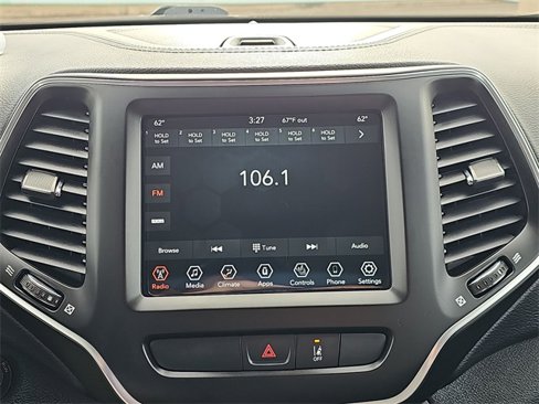 Used 2022 Jeep Cherokee Latitude Lux w/ Mopar Interior Package image 11
