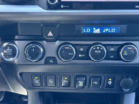 Used 2022 Toyota Tacoma TRD Off-Road image 27