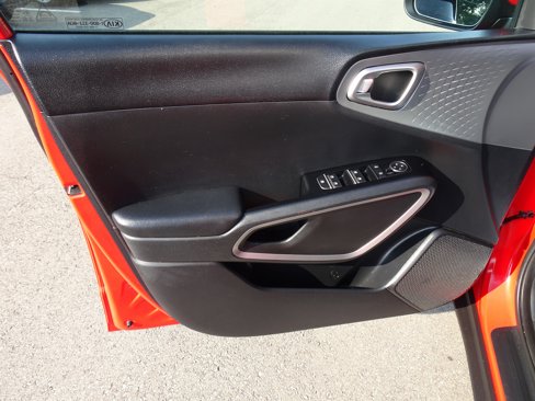 Used 2020 Kia Soul LX image 11