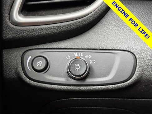 Used 2020 Chevrolet Trax LT w/ LT Convenience Package image 19