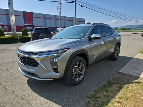 New 2025 Chevrolet Trax LT w/ Driver Confidence Package image 8