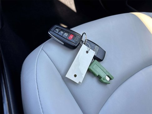 Used 2020 Toyota Prius Prime XLE image 26