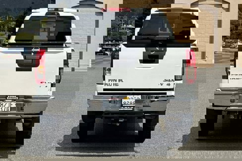 Used 2020 Nissan Frontier SV image 5