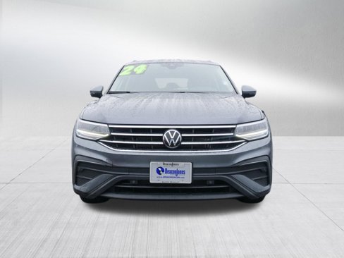 Used 2024 Volkswagen Tiguan SE image 8