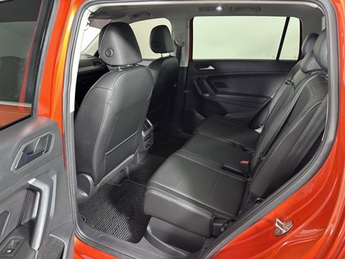 Used 2019 Volkswagen Tiguan SE w/ Panoramic Sunroof Package image 13