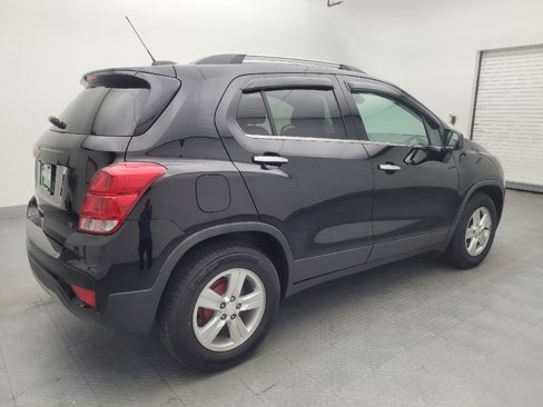 Used 2020 Chevrolet Trax LT w/ Sun & Sound Package image 10