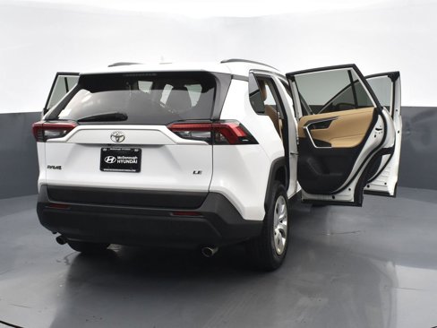 Used 2019 Toyota RAV4 LE image 28