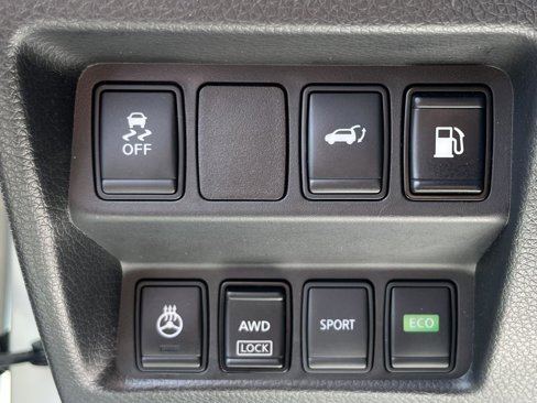 Used 2018 Nissan Rogue SV image 9