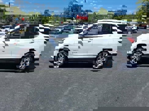 Used 2021 Chevrolet Equinox LS w/ LS Convenience Package image 2