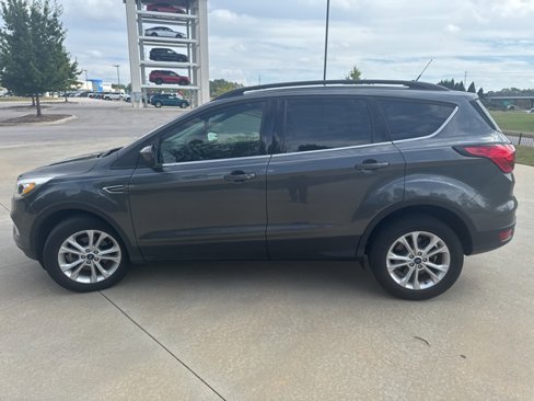 Used 2019 Ford Escape SEL image 3
