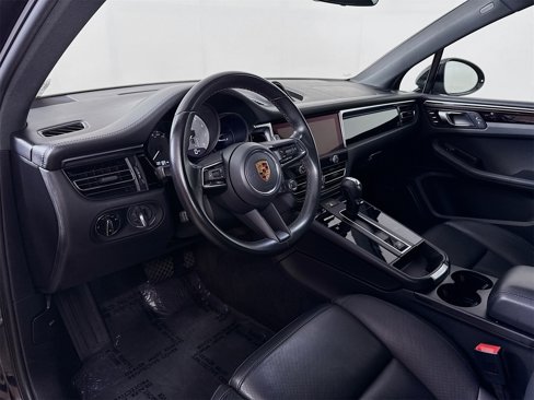 Certified 2022 Porsche Macan S image 4