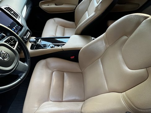 Used 2018 Volvo XC90 T6 Momentum w/ Convenience Package image 15