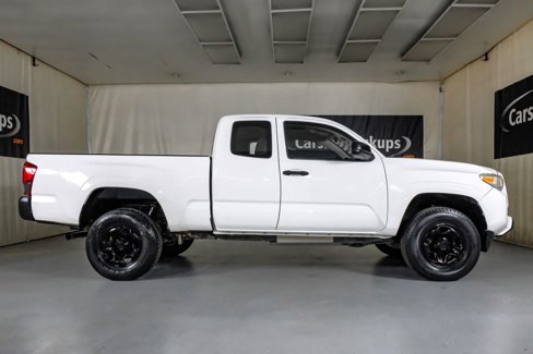 Used 2018 Toyota Tacoma SR image 5
