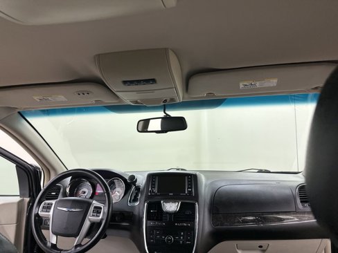 Used 2016 Chrysler Town & Country Touring image 22