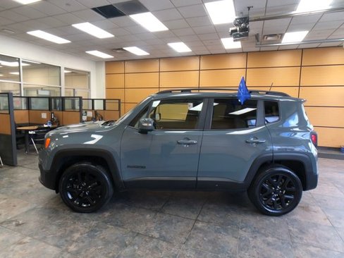 Used 2018 Jeep Renegade Altitude image 4