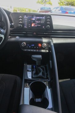Used 2023 Hyundai Elantra Blue image 14