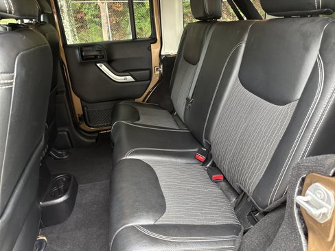 Used 2015 Jeep Wrangler Unlimited Sport image 25
