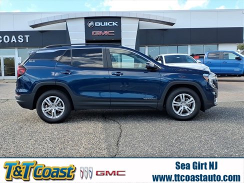 Certified 2022 GMC Terrain SLE w/ Driver Convenience Package image 1
