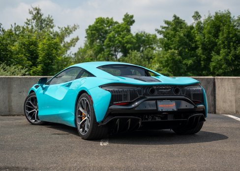 New 2025 McLaren Artura image 13