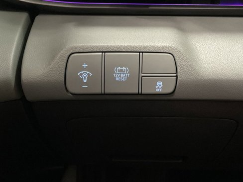 Used 2024 Hyundai Elantra Limited image 27