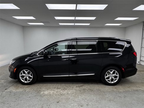 Used 2017 Chrysler Pacifica Touring-L Plus image 8