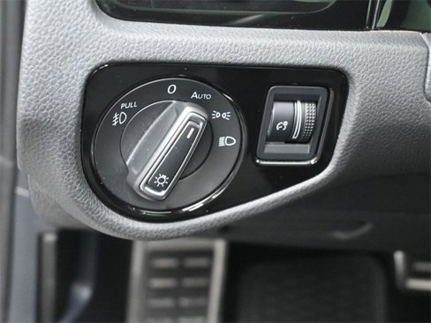 Used 2019 Volkswagen GTI Autobahn image 17