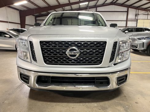 Used 2019 Nissan Titan SV image 6
