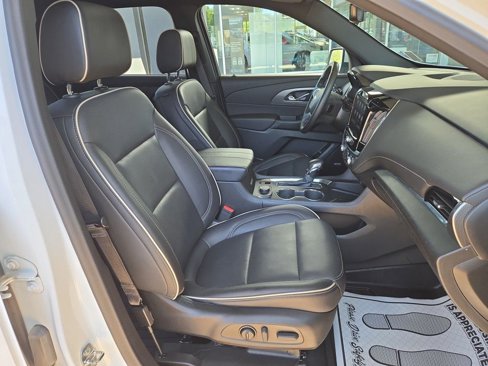 Used 2023 Chevrolet Traverse Premier image 18