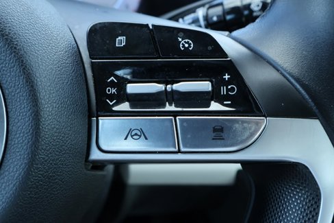 Used 2023 Hyundai Elantra Limited image 14