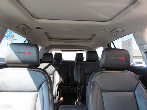 Used 2021 GMC Acadia AT4 w/ Technology Package image 32
