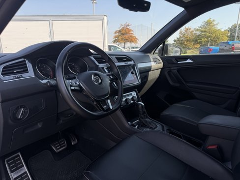 Used 2021 Volkswagen Tiguan SE R-Line image 10