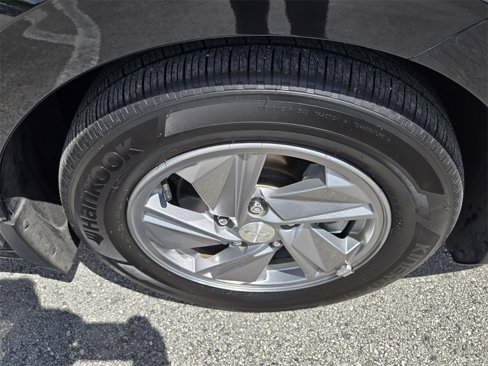 Certified 2024 Hyundai Elantra SE image 16