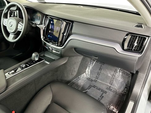 Certified 2025 Volvo S60 B5 Core image 27