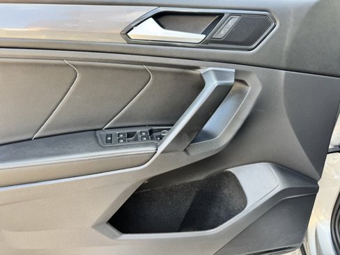 Certified 2022 Volkswagen Tiguan SE image 17