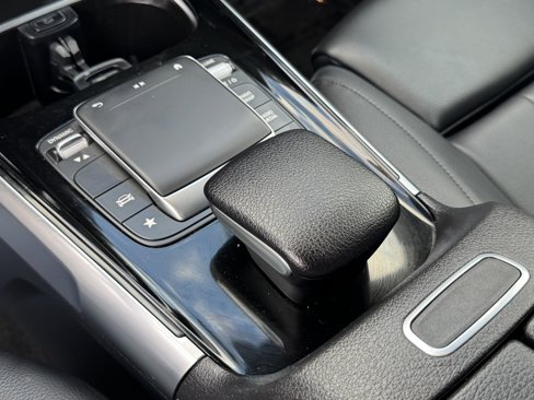 Used 2021 Mercedes-Benz GLB 250 4MATIC image 27