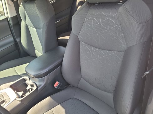 Used 2021 Toyota RAV4 XLE image 15