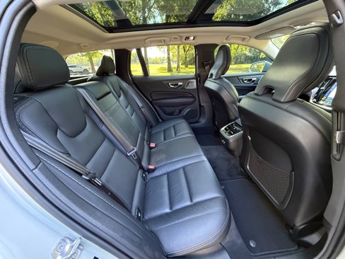 Used 2020 Volvo V60 T5 Cross Country image 21