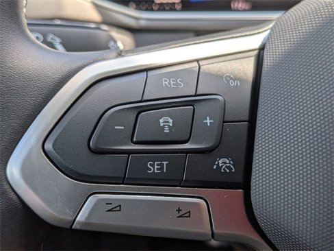 New 2025 Volkswagen Taos SE image 13