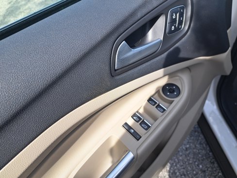 Used 2017 Ford Escape Titanium image 13