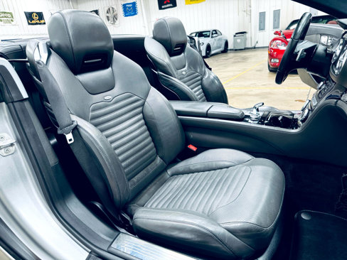 Used 2014 Mercedes-Benz SL 550 image 32