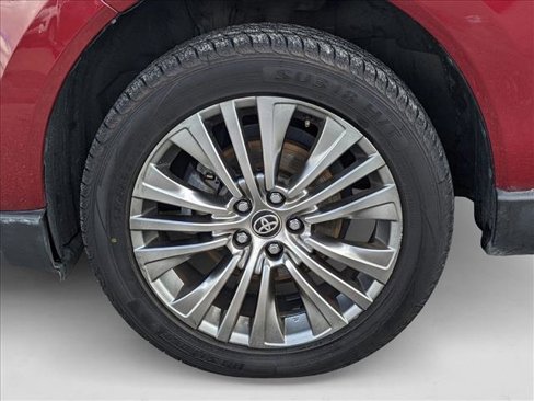 Used 2021 Toyota Venza XLE w/ Carpet Mat Package (TMS) image 21