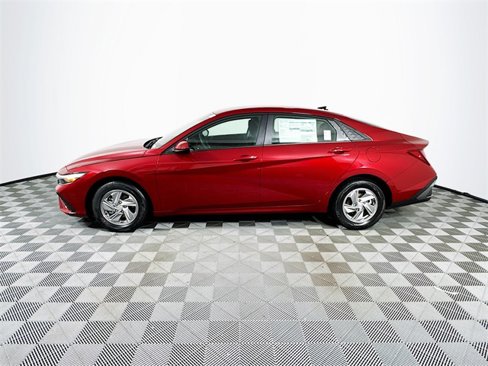 New 2025 Hyundai Elantra SE image 2