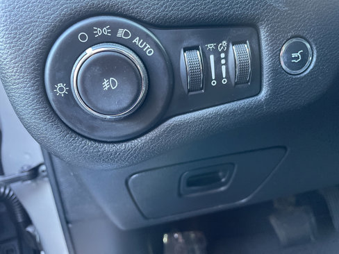 Used 2019 Jeep Cherokee Limited image 35