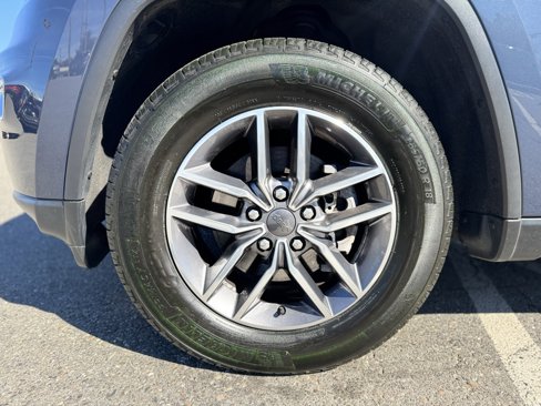 Used 2020 Jeep Grand Cherokee Limited image 3