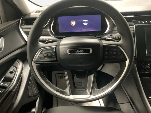 Used 2023 Jeep Grand Cherokee L Laredo image 12