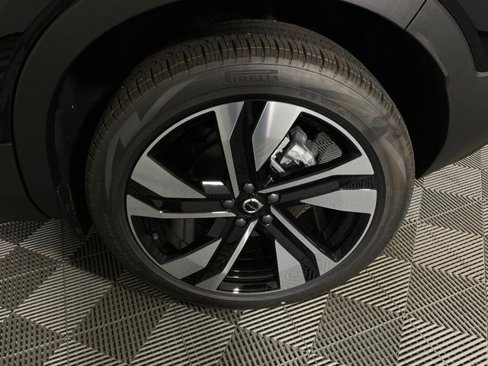 New 2025 Volvo XC40 B5 Plus w/ Protection Package Premier image 44
