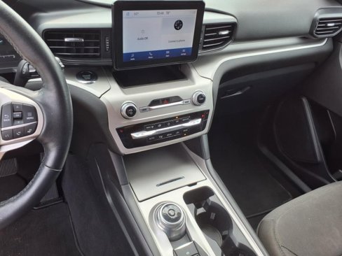 Used 2022 Ford Explorer XLT image 35